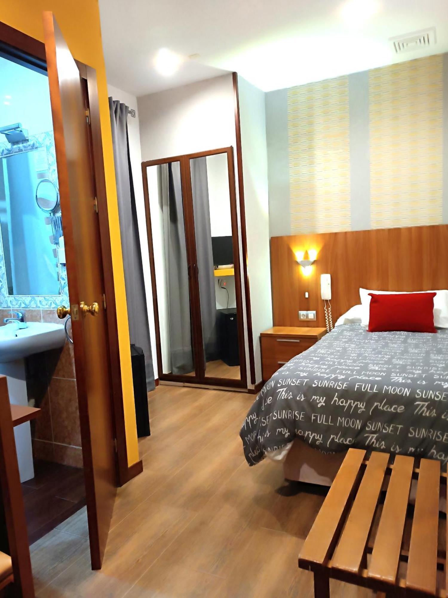 Hostal San Francisco Cadiz Bagian luar foto